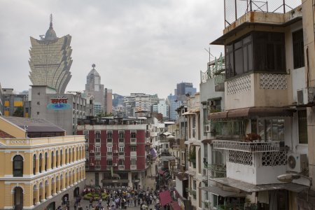 Macau, met z&#039;n laagbouw en het meest vreemde gebouw ooit